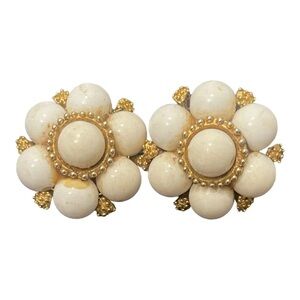 Antique Pearl Flower Clip On Earrings​
